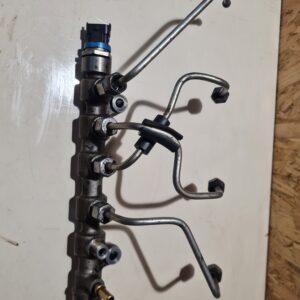 KRAFTSTOFFVERTEILER EINSPRITZLEISTE VERTEILERROHR Trafic Master Vivaro Pimaster 0445214145