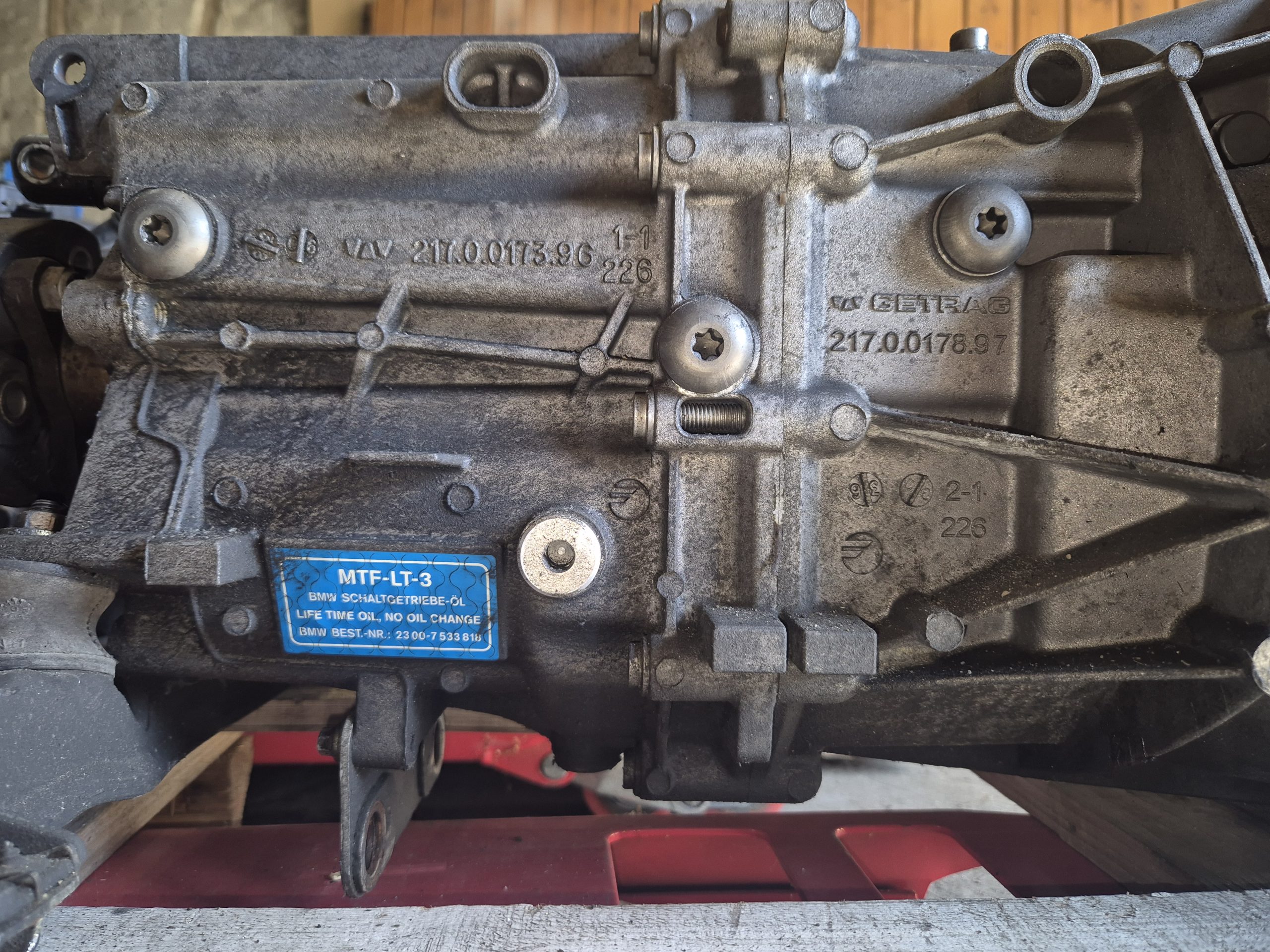 BMW E90 E91 318i Getriebe 2170017396 23007533818 6-Gang Schaltgetriebe – Bild 4